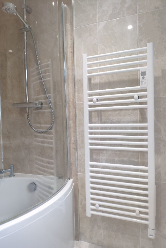 ARUM Wi-Fi controlled electric towel rail equipped with Bluetooth and Zigbee